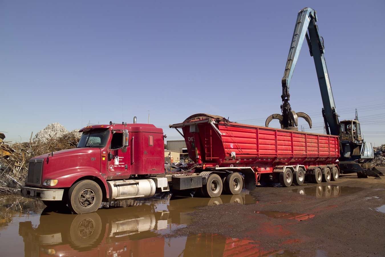 Dump trailer for scrap metal recycling